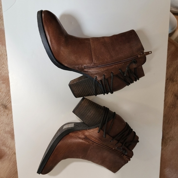 Steve Madden Raglin Brown Bootie 6 - Picture 3 of 12